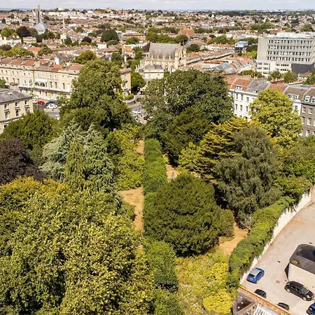Elegant Clifton Near *